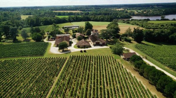@Chateau-Garreau-1920x1080-f50_50